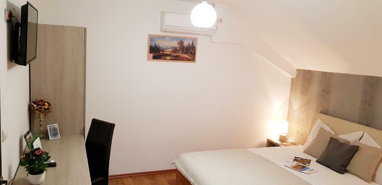 Rooms Velo Korenica Exterior foto