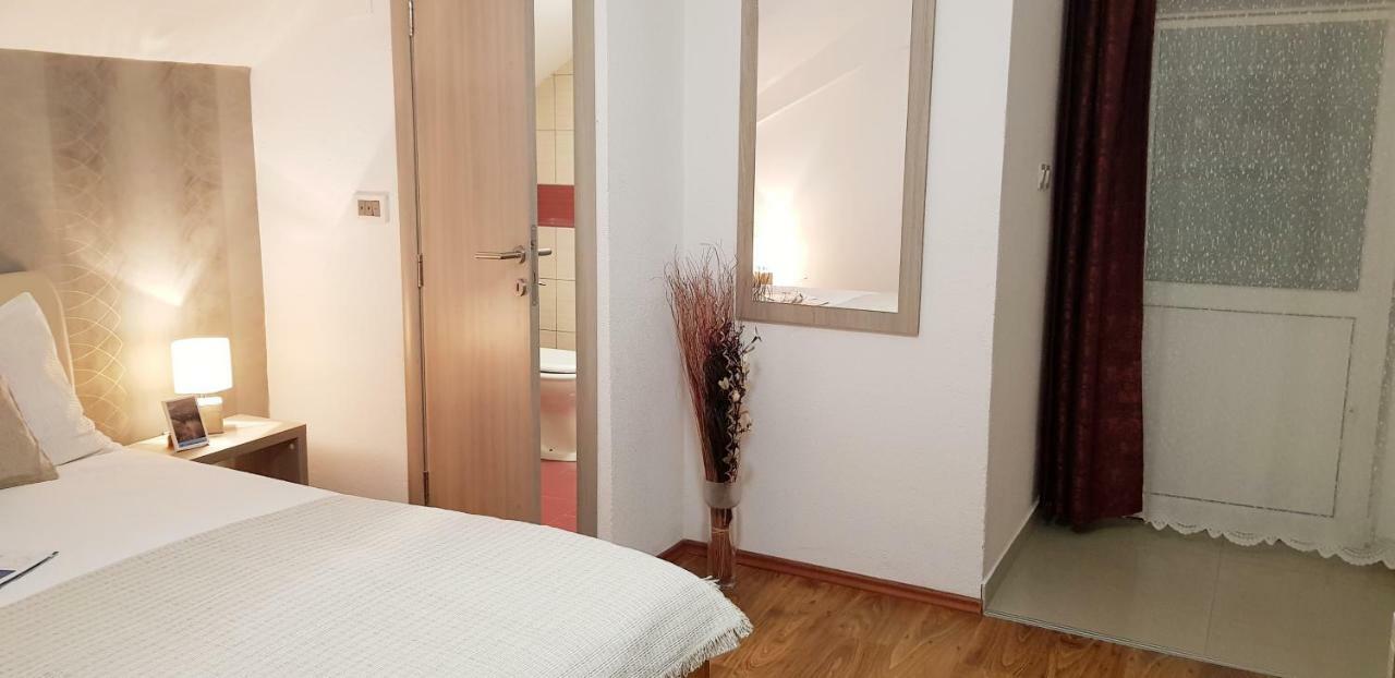 Rooms Velo Korenica Exterior foto