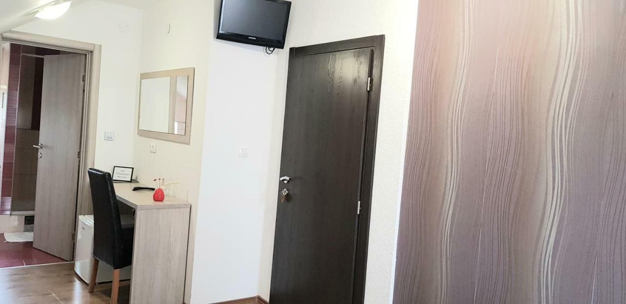 Rooms Velo Korenica Exterior foto