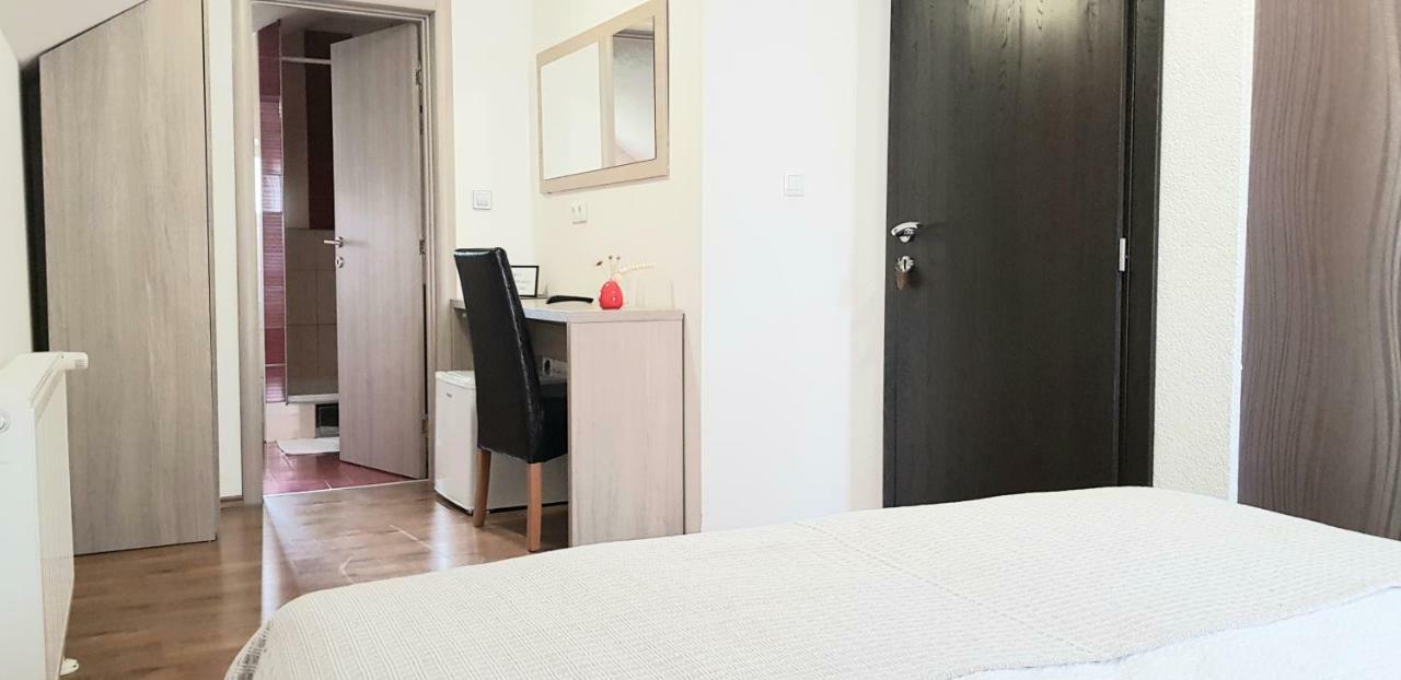 Rooms Velo Korenica Exterior foto